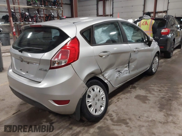 2015 Ford Fiesta S z VIN 3FADP4TJ7FM220448, wystawiony jako IAAI lot #41688114 z przebiegiem 43 779 mil mil oraz . Historia ofert i sprzedaży dostępna na DreamBid. Obrazek 4.