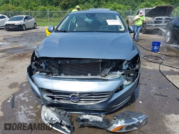 2017 Volvo S60 Inscription z VIN LYV402TK5HB196218, wystawiony jako IAAI lot #42330936 z przebiegiem 111 608 mil mil oraz . Historia ofert i sprzedaży dostępna na DreamBid. Obrazek 13.