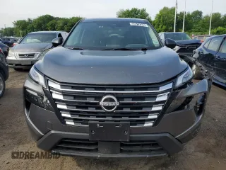 2024 Nissan Rogue S z VIN 5N1BT3AB6RC759034, wystawiony jako Copart lot #58512325 z przebiegiem 13 469 mil mil oraz Czysty tytuł • Clean title. Historia ofert i sprzedaży dostępna na DreamBid. Obrazek 5.