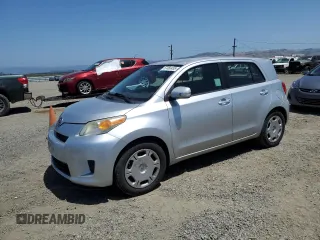 2009 Scion xD z VIN JTKKU10479J034118, wystawiony jako Copart lot #57460455 z przebiegiem 217 346 mil mil oraz Szkoda całkowita • Salvage title. Historia ofert i sprzedaży dostępna na DreamBid. Obrazek 1.