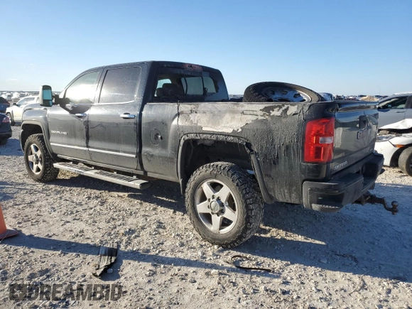2015 GMC Sierra 2500HD Denali z VIN 1GT120E89FF153186, wystawiony jako Copart lot #88546105 z przebiegiem 418 972 mil mil oraz Czysty tytuł • Clean title. Historia ofert i sprzedaży dostępna na DreamBid. Obrazek 2.