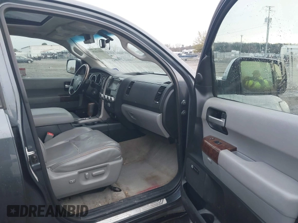 2010 Toyota Sequoia Platinum with VIN 5TDYY5G17AS022633, listed as a IAAI auction lot 40913539 with 294,432 mi miles. Bid and sale history available at carsss.com. Image 5.