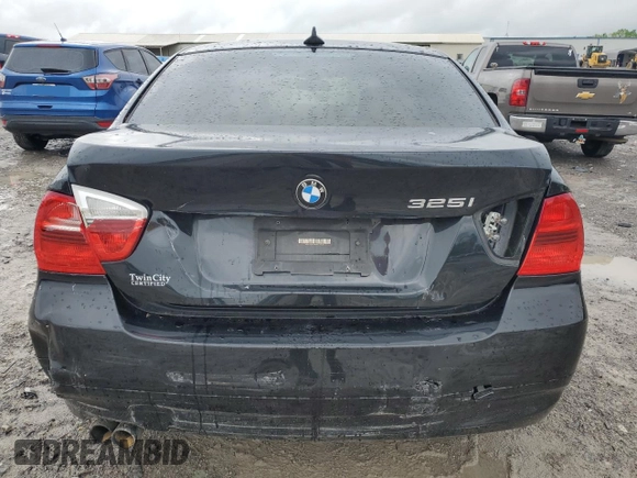 2006 BMW 3 Series 325i z VIN WBAVB13546KX39539, wystawiony jako Copart lot #54245225 z przebiegiem 217 453 mil mil oraz Czysty tytuł • Clean title. Historia ofert i sprzedaży dostępna na DreamBid. Obrazek 6.