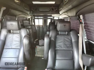 2018 GMC Savana Cargo z VIN 1GTW7BFG3J1162190, wystawiony jako Copart lot #68281014 z przebiegiem 83 733 mil mil oraz Nie do naprawy • Non repairable. Historia ofert i sprzedaży dostępna na DreamBid. Obrazek 10.