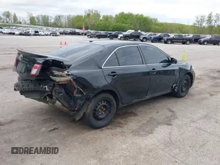 2010 Toyota Camry z VIN 4T4BF3EKXAR056638, wystawiony jako IAAI lot #42226158 z przebiegiem 194 062 mil mil oraz . Historia ofert i sprzedaży dostępna na DreamBid. Obrazek 4.