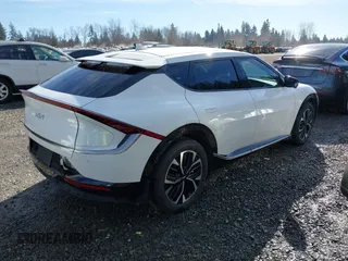 2022 Kia EV6 Wind with VIN KNDC3DLC5N5034110, listed as a IAAI auction lot 41667440 with 25,780 mi miles. Bid and sale history available at carsss.com. Image 4.