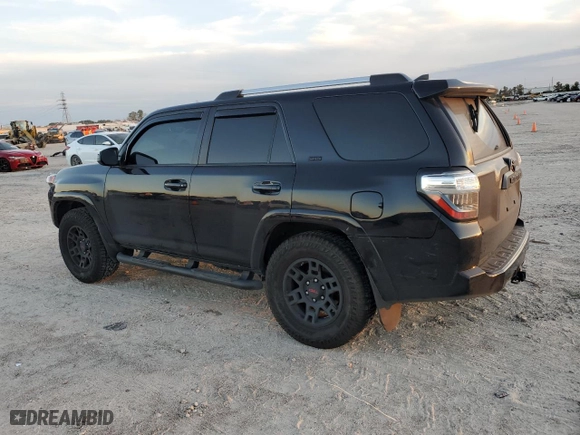 2021 Toyota 4Runner SR5 with VIN JTEEU5JR1M5237556, listed as a Copart auction lot 87691135 with 87,467 mi miles and Salvage Title. Bid and sale history available at carsss.com. Image 2.