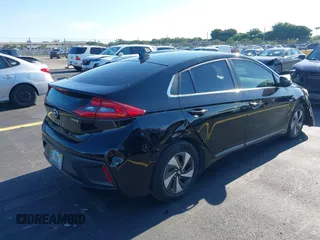 2019 Hyundai Ioniq SEL z VIN KMHC75LC3KU105621, wystawiony jako IAAI lot #42260425 z przebiegiem 58 668 mil mil oraz . Historia ofert i sprzedaży dostępna na DreamBid. Obrazek 4.