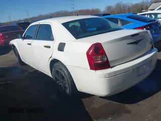 2008 Chrysler 300 LX with VIN 2C3KA43R58H155212, listed as a IAAI auction lot 41812362 with 195,184 mi miles. Bid and sale history available at carsss.com. Image 3.