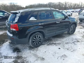 2011 Kia Sorento EX with VIN 5XYKUDA25BG043458, listed as a IAAI auction lot 41363660 with 197,151 mi miles. Bid and sale history available at carsss.com. Image 4.