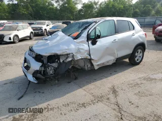2021 Chevrolet Trax LS z VIN KL7CJKSB4MB311992, wystawiony jako Copart lot #59701285 z przebiegiem Nie podano mil oraz Szkoda całkowita • Salvage title. Historia ofert i sprzedaży dostępna na DreamBid. Obrazek 1.