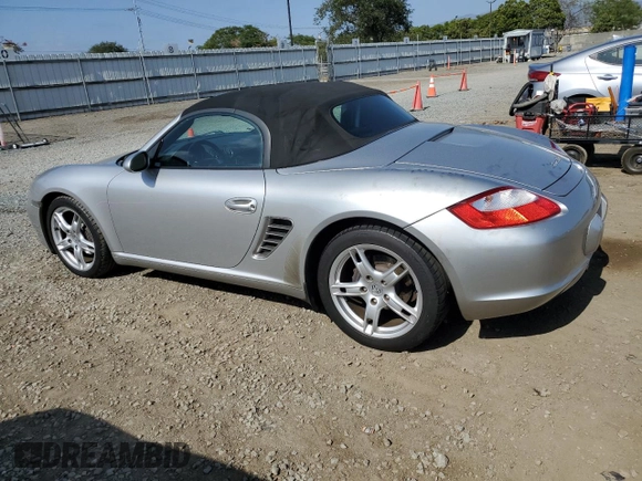 2006 Porsche Boxster z VIN WP0CA29806U711990, wystawiony jako Copart lot #56735625 z przebiegiem 110 892 mil mil oraz Czysty tytuł • Clean title. Historia ofert i sprzedaży dostępna na DreamBid. Obrazek 2.