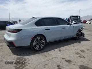 2024 BMW i7 xDrive60 z VIN WBY53EJ04RCR17588, wystawiony jako Copart lot #52423625 z przebiegiem 4453 mil mil oraz Szkody całkowita. Historia ofert i sprzedaży dostępna na DreamBid. Obrazek 3.