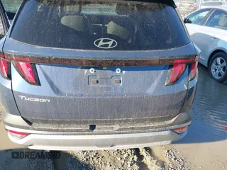 2025 Hyundai Tucson SEL with VIN 5NMJB3DE0SH450000, listed as a IAAI auction lot 41617283 with 6,920 mi miles. Bid and sale history available at carsss.com. Image 6.