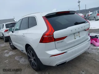2020 Volvo XC60 Inscription with VIN YV4102RL0L1522300, listed as a IAAI auction lot 38569557 with 38,279 mi miles. Bid and sale history available at carsss.com. Image 3.