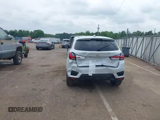2024 Mitsubishi Outlander S z VIN JA4ARUAU8RU026106, wystawiony jako IAAI lot #42261854 z przebiegiem 5 439 mil mil oraz . Historia ofert i sprzedaży dostępna na DreamBid. Obrazek 17.