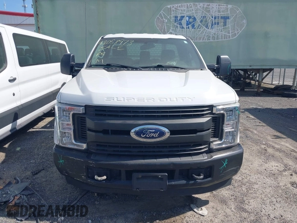 2019 Ford Super Duty F-250 SRW XL with VIN 1FDBF2A66KEG59711, listed as a IAAI auction lot 42058973 with 113,086 mi miles. Bid and sale history available at carsss.com. Image 12.