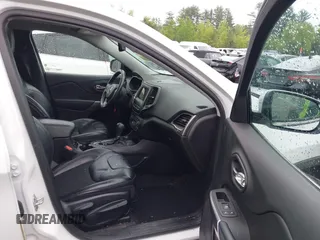 2020 Jeep Cherokee Latitude Plus z VIN 1C4PJMLBXLD538959, wystawiony jako IAAI lot #42266458 z przebiegiem 67 543 mil mil oraz . Historia ofert i sprzedaży dostępna na DreamBid. Obrazek 5.