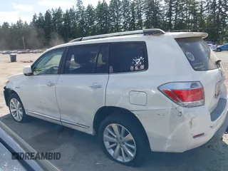 2013 Toyota Highlander Limited z VIN JTEDC3EH5D2013079, wystawiony jako IAAI lot #42479309 z przebiegiem Nie podano mil oraz . Historia ofert i sprzedaży dostępna na DreamBid. Obrazek 14.