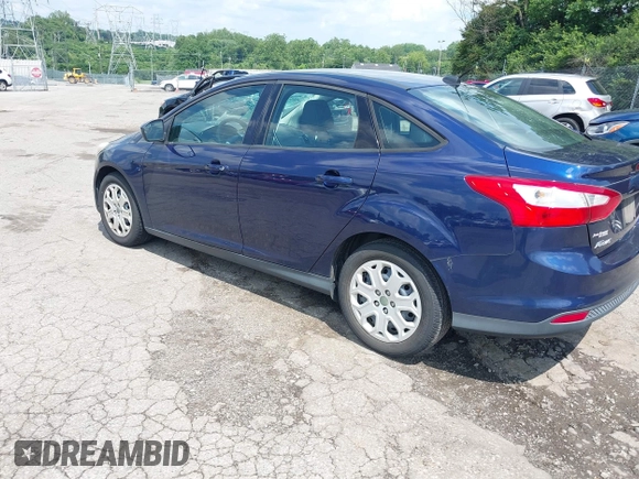2012 Ford Focus SE z VIN 1FAHP3F22CL157417, wystawiony jako IAAI lot #42655527 z przebiegiem 107 472 mil mil oraz . Historia ofert i sprzedaży dostępna na DreamBid. Obrazek 3.