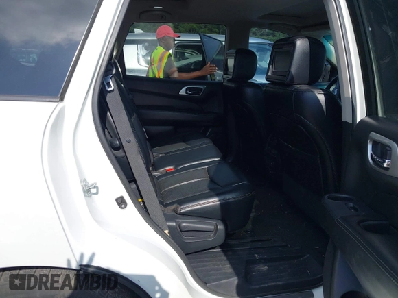 2014 Nissan Pathfinder Platinum with VIN 5N1AR2MN8EC717632, listed as a IAAI auction lot 42474040 with 190,041 mi miles and . Bid and sale history available at DreamBid. Image 8.
