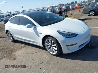 2020 Tesla Model 3 Long Range z VIN 5YJ3E1EB9LF783131, wystawiony jako IAAI lot #41958522 z przebiegiem 71 540 mil mil oraz . Historia ofert i sprzedaży dostępna na DreamBid. Obrazek 1.