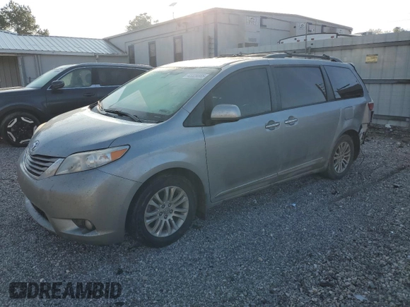2017 Toyota Sienna XLE Auto Access Seat with VIN 5TDYZ3DC9HS820214, listed as a Copart auction lot 43328565 with 166,796 mi miles and Salvage title. Bid and sale history available at DreamBid. Image 1.