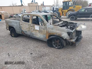 2015 Chevrolet Colorado 2WD WT z VIN 1GCGSAE30F1121633, wystawiony jako IAAI lot #41879775 z przebiegiem Nie podano mil oraz . Historia ofert i sprzedaży dostępna na DreamBid. Obrazek 1.