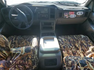 2005 Chevrolet Tahoe Z71 with VIN 1GNEK13T05R176441, listed as a Copart auction lot 67232674 with 211,872 mi miles and Salvage Title. Bid and sale history available at carsss.com. Image 8.