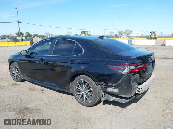 2021 Toyota Camry SE Nightshade with VIN 4T1G11AK3MU413008, listed as a IAAI auction lot 41960358 with 86,104 mi miles and . Bid and sale history available at carsss.com. Image 3.