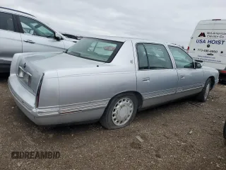 1999 Cadillac DeVille z VIN 1G6KD54Y2XU807846, wystawiony jako Copart lot #53070705 z przebiegiem Nie podano mil oraz Czysty tytuł • Clean title. Historia ofert i sprzedaży dostępna na DreamBid. Obrazek 3.