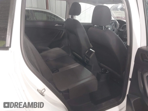 2021 Volkswagen Tiguan S z VIN 3VV1B7AX6MM081755, wystawiony jako IAAI lot #41864918 z przebiegiem 40 406 mil mil oraz . Historia ofert i sprzedaży dostępna na DreamBid. Obrazek 8.