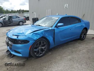 2015 Dodge Charger SXT z VIN 2C3CDXHG7FH907297, wystawiony jako Copart lot #60110715 z przebiegiem 124 915 mil mil oraz Czysty tytuł • Clean title. Historia ofert i sprzedaży dostępna na DreamBid. Obrazek 1.