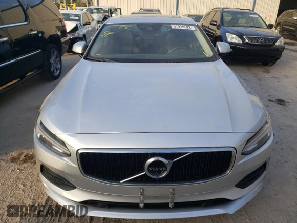 2017 Volvo S90 Momentum z VIN YV1102AKXH1012981, wystawiony jako Copart lot #67930522 z przebiegiem 38 325 mil mil oraz . Historia ofert i sprzedaży dostępna na DreamBid. Obrazek 5.