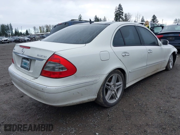 2008 Mercedes-Benz E-Class 3.0L with VIN WDBUF22X08B216886, listed as a IAAI auction lot 41950163 with 155,654 mi miles. Bid and sale history available at carsss.com. Image 4.