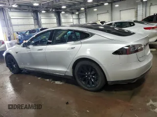 2014 Tesla Model S 60 with VIN 5YJSA1H15EFP51239, listed as a Copart auction lot 59214485 with 153,554 mi miles and Salvage title. Bid and sale history available at DreamBid. Image 2.