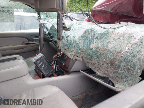 2009 Chevrolet Tahoe LTZ with VIN 1GNFK33039J120407, listed as a IAAI auction lot 39586085 with 247,429 mi miles and . Bid and sale history available at DreamBid. Image 5.