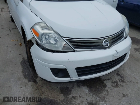 2011 Nissan Versa S z VIN 3N1BC1CP5BL433319, wystawiony jako IAAI lot #42351116 z przebiegiem 128 032 mil mil oraz . Historia ofert i sprzedaży dostępna na DreamBid. Obrazek 6.