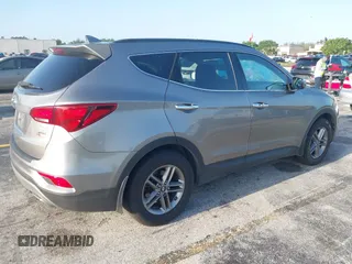 2017 Hyundai Santa Fe 2.4L z VIN 5XYZU3LB0HG420910, wystawiony jako IAAI lot #42017552 z przebiegiem 184 666 mil mil oraz . Historia ofert i sprzedaży dostępna na DreamBid. Obrazek 4.