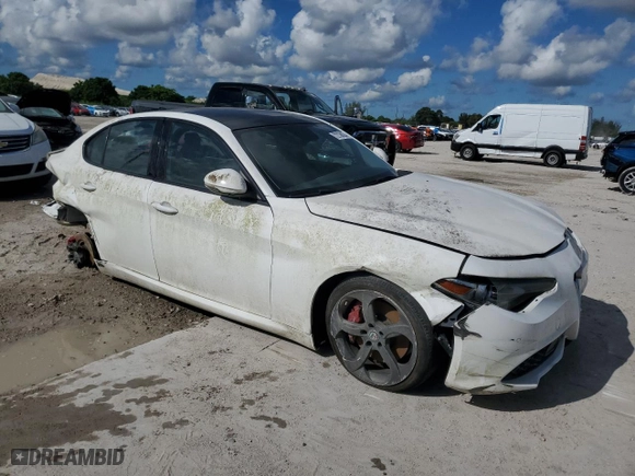 2018 Alfa Romeo Giulia with VIN ZARFAEDN7J7572868, listed as a Copart auction lot 72738024 with 12,771 mi miles and Clean Title. Bid and sale history available at carsss.com. Image 4.