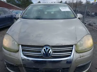 2005 Volkswagen Jetta 2.5L with VIN 3VWSG71K15M647327, listed as a IAAI auction lot 41982037 with 42,345 mi miles and . Bid and sale history available at DreamBid. Image 6.