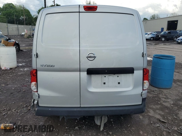 2020 Nissan NV200 SV z VIN 3N6CM0KN0LK696055, wystawiony jako Copart lot #55663805 z przebiegiem 199 185 mil mil oraz Szkoda całkowita • Salvage title. Historia ofert i sprzedaży dostępna na DreamBid. Obrazek 6.