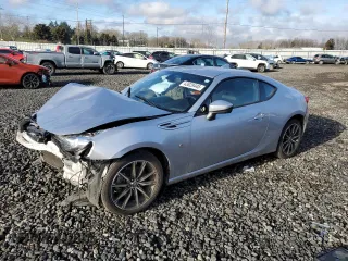 2020 Toyota 86 z VIN JF1ZNAA13L9752593, wystawiony jako Copart lot #43829445 z przebiegiem 56 218 mil mil oraz Szkoda całkowita • Salvage title. Historia ofert i sprzedaży dostępna na DreamBid. Obrazek 1.