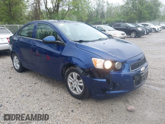 2014 Chevrolet Sonic LT z VIN 1G1JC5SH3E4212735, wystawiony jako IAAI lot #42199750 z przebiegiem 131 524 mil mil oraz . Historia ofert i sprzedaży dostępna na DreamBid. Obrazek 1.