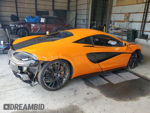 2016 McLaren 570S z VIN SBM13DAA7GW000814, wystawiony jako Copart lot #55457784 z przebiegiem 31 324 mil mil oraz . Historia ofert i sprzedaży dostępna na DreamBid. Obrazek 3.