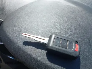 2019 Mitsubishi Outlander ES z VIN JA4AR3AU4KU023820, wystawiony jako IAAI lot #41771486 z przebiegiem 83 959 mil mil oraz . Historia ofert i sprzedaży dostępna na DreamBid. Obrazek 11.