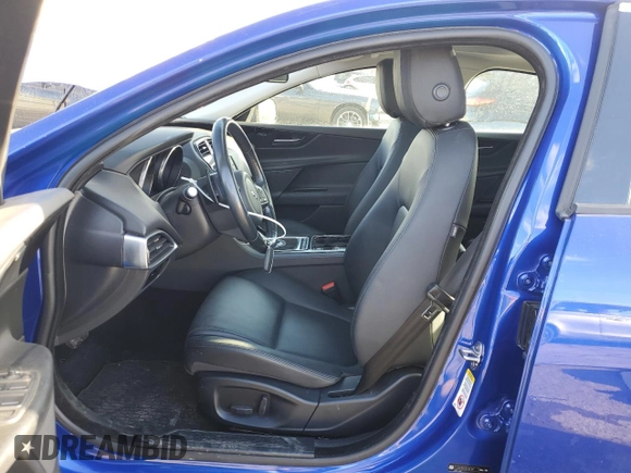 2017 Jaguar XE 35t Premium with VIN SAJAD4BV8HA961672, listed as a Copart auction lot 42923875 with 33,655 mi miles and Salvage Title. Bid and sale history available at DreamBid. Image 7.