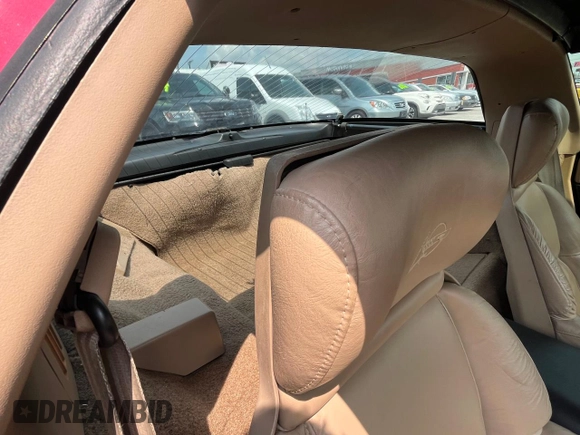 1993 Chevrolet Corvette z VIN 1G1YY23PXP5104890, wystawiony jako Copart lot #82262124 z przebiegiem 82 698 mil mil oraz Czysty tytuł • Clean title. Historia ofert i sprzedaży dostępna na DreamBid. Obrazek 6.