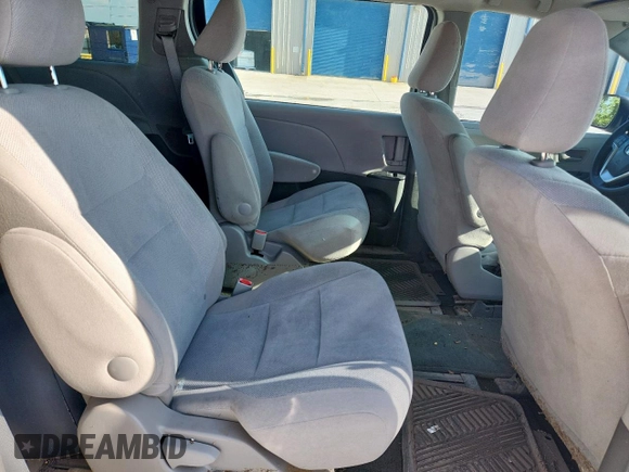 2015 Toyota Sienna L z VIN 5TDZK3DC2FS661185, wystawiony jako Copart lot #61046895 z przebiegiem 239 452 mil mil oraz Szkoda całkowita • Salvage title. Historia ofert i sprzedaży dostępna na DreamBid. Obrazek 11.