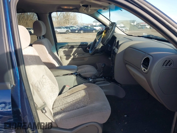 2004 GMC Envoy SLE z VIN 1GKDS13S842152119, wystawiony jako IAAI lot #41187115 z przebiegiem 194 304 mil mil oraz . Historia ofert i sprzedaży dostępna na DreamBid. Obrazek 5.